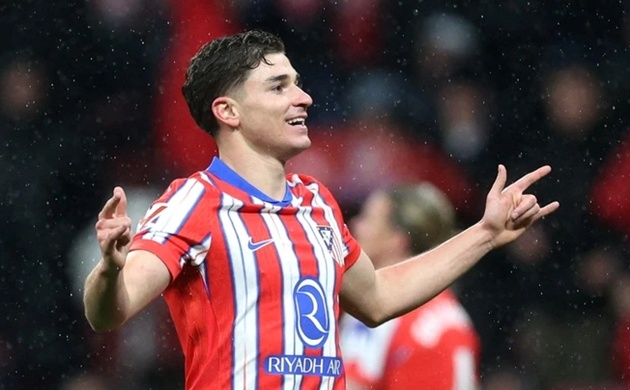 Barcelona và tham vọng khó khăn trong thương vụ chiêu mộ Julian Alvarez